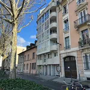  Appartement Le 44 - La Gare A Vos Pieds, Sejour D'affaires Ou Decouverte Urbaine